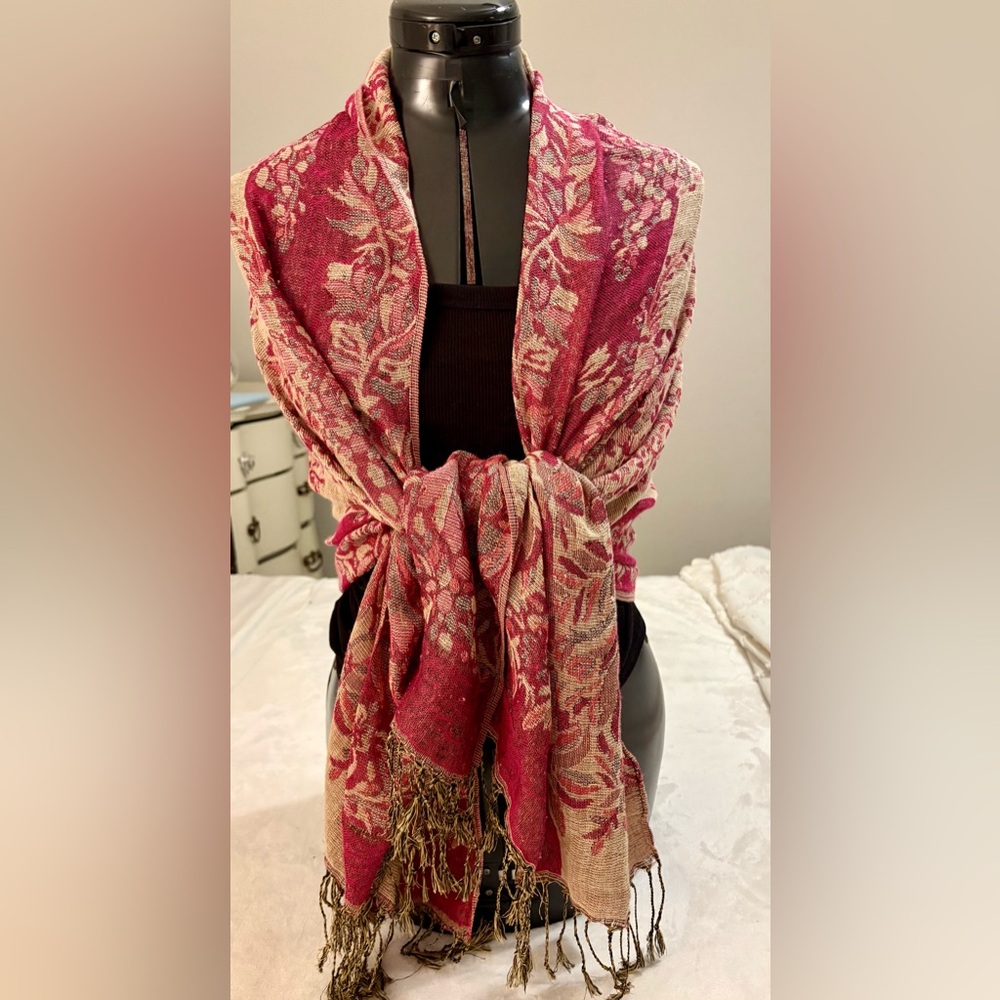 Capelli New York Red& Tan Floral Patten Scarf / Wrap New  with tags